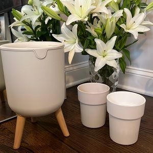 Self watering pots 4 colors available